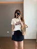 Camiseta suave y delicada de algodón peinado de alto recuento, corte ligeramente holgado, cuello redondo, estampado de letras, manga corta H060509