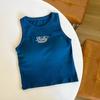 Chaleco deportivo con letras blancas de moda Xingshun, estilo de ropa de trabajo, tirantes para mujer, ropa interior y exterior combinable.