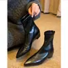 Botas de tornozelo retrô com bico fino e salto grosso para mulheres, nova coleção outono/inverno 2026, estilo britânico, versáteis e elegantes, com zíper traseiro e efeito emagrecedor