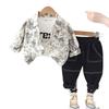 Conjunto Masculino Primavera e Outono 2025 Novo Estilo Bebê Estampado com Letras Conjunto de Três Peças Jaqueta Casual para Bebês e Crianças Tendência