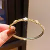 Pulsera Entrelazada de Cadena Geométrica Flor de Zirconia Bañada en Oro Real de 14K, Lujo Ligero, Gama Alta, Vintage, Joyería de Mano Versátil para Mujer