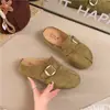 Chinelos femininos da moda com dedos separados e solas grossas, chinelos mule de calçar com bico fechado e aumento interno de altura, novo modelo 2026