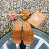 Sandálias Femininas 2025 Verão Retro Nicho Moda Casual Chinelos Sola Macia Antiderrapante Slip-On Sapatos Birkenstock
