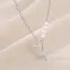 Cadena para Clavícula Elegante con Zirconia Galvanizada en Oro Real Diseño de Nicho Femenino Collar de Perla Estrella de Cuatro Puntas Moda Collar Versátil