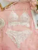 Lencería Sexy Europea y Americana en Stock Venta al por Mayor Encaje Hueco Transparente Abertura en la Entrepierna Busto Grande Conjunto de Tres Puntos de Dos Piezas