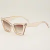 Gafas de sol 2024 estilo coreano ojo de gato estilo playero a prueba de UV nuevo estilo chino moda estilo ins para el sol