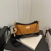 Bolso de axila de gamuza de aspecto retro de alta gama para mujer 2025 Nuevo bolso de cadena acolchado de moda Bolso cruzado simple para mujer