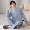 Pijama popular de algodón puro para hombre, nuevo modelo 2026, de manga larga y pantalón largo, adecuado para adolescentes para usar afuera, ropa casera casual simple