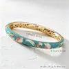 Nuevo Pulsera de Esmalte Estilo Chino con Patrón de Hierba Rizada, Artesanía de Esmalte Goteado Hueco, Disponible en Múltiples Colores, Al por Mayor en Stock, Pulsera de Estilo Nacional