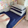 2026 Nuevo Modelo 100% Algodón Estampado Juego de Tres Piezas para Estudiante para Cama Individual Dormitorio Juego de Colchón y Edredón para Estudiante Venta al por Mayor