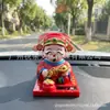 Decoração de Ornamentos Automáticos com Aceno do Deus da Riqueza Alimentado por Energia Solar Decoração de Interior de Carro Artesanato de Plástico Festivo de Ano Novo