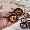 Mini Sartén Artificial Modelo de Cocina Miniatura Comida Artificial Empanadillas Fritas Panes Horneados Colgante Creativo de Bocadillo Gourmet