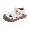 Sandálias Vazadas Respiráveis Infantis, Sapatos Anticolisão com Solado Macio Antiderrapante para Crianças Pequenas, Sapatos Fechados de Verão Antichute para Meninos e Meninas de 1 a 4 Anos