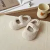 Zapatos de invierno peludos para exteriores estilo coreano para niñas, modernos y únicos, versátiles de suela blanda, forrados de felpa, cálidos, tipo botín para bebés niñas