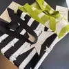 Bolsa de Ombro Flor Doce Estilo Japonês e Coreano Bolsa Tote de Tricô de Grande Capacidade Versátil para o Dia a Dia Bolsa para Livros de Estudante