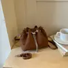 Bolsa Feminina Melaleuca Veludo Camurça 2026 Nova Verão Trabalho Ombro Cruzado Balde Bolsa de Mão Pequena Retrô