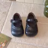 Sapatos de Couro para Meninas 2026 Outono Sapatos Individuais para Bebês Bico Redondo Prata Estilo Coreano Sapatos de Princesa Sola Macia Boca Rasa Mocassins