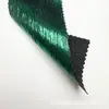 Tela satinada plisada con estampado de lámina dorada en toda la superficie, lavada para ser suave y brillante, arrugada para ropa deportiva de moda y vestuario escénico