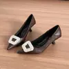 Zapatos de tacón de aguja para mujer, punta fina, piel sedosa suave, con decoración de hebilla cuadrada brillante, tacones altos de copa de vino, suela suave, cómodos, no rozan los pies, planos