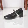 Zapatos Mary Jane de punta cuadrada para mujer, nuevo estilo primavera-verano 2026, tacones altos versátiles con pedrería y suelas gruesas, zapatos populares para combinar con faldas