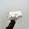 Bolso para la axila de diseño de nicho francés para mujer 2025 Nuevo moderno simple versátil bolso cuadrado pequeño bolso de hombro cruzado casual