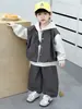 Conjunto de Tres Piezas de Dinosaurio para Bebé Niño Primavera y Otoño Estilo Coreano Conjunto de Chaleco Casual Elegante para Niños Ropa de Otoño para Niños