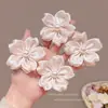 Pin Lateral Estilo Niche de Gama Alta con Pasador Rosa Flor de Cerezo, Pinza para el Cabello con Flor de Satén y Perla, Estilo Femenino y Suave, Accesorio para el Cabello