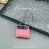 Nuevo colgante para bolso pequeño de PU, popular accesorio de bolso de cuero transfronterizo, linda funda para auriculares estilo Chanel, adorable regalo, decoración colgante para coche
