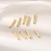 Palo de oreja con borla colgante de un solo agujero bañado en cobre oro real de 14k pieza rectangular curva de doble agujero con retención de color recubierta de oro de 18K accesorios de joyería diy