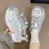 Atacado de fábrica em estoque sapatos casuais esportivos masculinos e femininos, sapatos esportivos de trilha ao ar livre para casais, sapatos esportivos masculinos, tênis de corrida