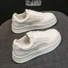 Sapatos Brancos de Cadarço com Bico Redondo em Couro Genuíno para Estudantes Femininos 2026 Outono Novos Versáteis Tênis de Plataforma Tênis Esportivos Casuais Femininos