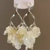 Pendientes de Borla de Pétalos Estilo Vacacional Dulce y Elegante Francés Tendencia Europea y Americana Lujo Ligero Personalidad Atmosféricos Exquisitos Pendientes