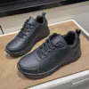 Sapatos esportivos de couro impermeáveis para mulheres na primavera, não precisam ficar em pé por muito tempo, sola macia, sapatos de trabalho totalmente pretos, sapatos antiderrapantes para mãe na cozinha