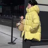 Abrigo acolchado de algodón y plumón de invierno 2026 para mujer, de longitud media, estilo nuevo, con capucha, corte holgado, chaqueta de algodón engrosada