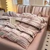 2026A Nuevo Estilo Estilo Fair Isle Borde de Concha Algodón Acolchado Juego de Cama de Cuatro Piezas, Juego de Tres Piezas para Dormitorio, Artículo Individual