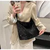 Bolsa Tote Versátil de Cor Sólida Fosca Retrô com Personalidade para Mulheres Grande Capacidade Personalidade Casual para o Dia a Dia Novo Estilo Bolsa Transversal