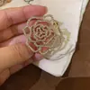 Collar Antiexposición Broche de Camelia de Aleación Nuevo Estilo Primavera/Verano Accesorio de Pin Modelo Nuevo 2026 Broche de Lujo de Alta Gama