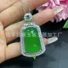 Novo Pingente de Calcedônia Verde Gelo Brasileiro Estilo Chinês com Inlay Banhado a Prata