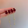 Pendientes de botón con borla de perlas y lazo de flocado rojo pendientes dorados largos de alta gama de lujo para mujer pendientes pendientes
