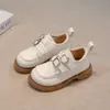 Zapatos Pequeños de Cuero Huecos para Niñas 2026 Primavera/Otoño Nuevos Zapatos Mary Jane Suaves y Cómodos para Niños Medianos y Mayores
