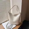 Bolso tipo cubo de estilo retro para mujer, nueva colección 2026, simple y moderno, versátil, chic, adecuado para ir al trabajo, y se puede llevar cruzado o al hombro