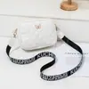 Bolso de mano para mujer con patrón de diamantes y decoración de mariposas estilo coreano, bolso de cámara moderno con correa ancha, bolso cruzado para el día a día del commuter, al por mayor