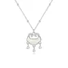 Collar con Candado de Seguridad de Acero de Titanio que No se Desvanece con Jade Hetian para Mujer 2024 Nuevo Popular Lujo Ligero Nicho Gama Alta Clavícula