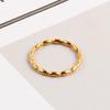Joyería Haiteng embalaje independiente geométrico para mujer cuerpo ligero moda simple estilo ins anillo de acero titanio francés al por mayor