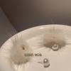 Pendientes de visón peludos de regalo de lujo ligero Dongju, aretes coreanos de estilo suave con clip para la oreja sin perforación, aretes lindos para mujer