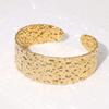 Pulseras Transfronterizas Europeas y Americanas de Acero Inoxidable, Pulseras Abiertas Martilladas Irregulares, Pulseras Simples y de Alta Gama de Acero de Titanio de Versión Ancha para Mujer