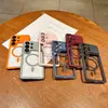 Adecuado para Samsung S26ultra, la funda magnética transparente de acrílico para teléfono viene con un protector de película para lente incorporado para el S25u
