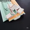 Fivela de rodapé de PVC piso de madeira fixo acessórios de plástico clipes linha de canto piso de fibra de madeira de bambu Mai Tai Bao