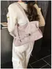Bolso de axila de estilo retro de alta gama para mujer, nuevo modelo 2025, bolso tote simple, bolso de hombro versátil para el día a día, venta al por mayor