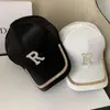 Nueva gorra de béisbol estilo coreano para mujer, moda simple, letra R con diamantes de imitación, diseño que resalta la cara, sombrero de pico de pato, venta al por mayor